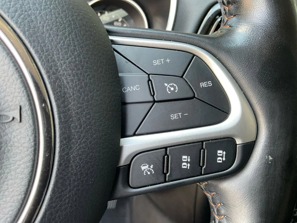 Used 2021 Silver Jeep Limited image 34
