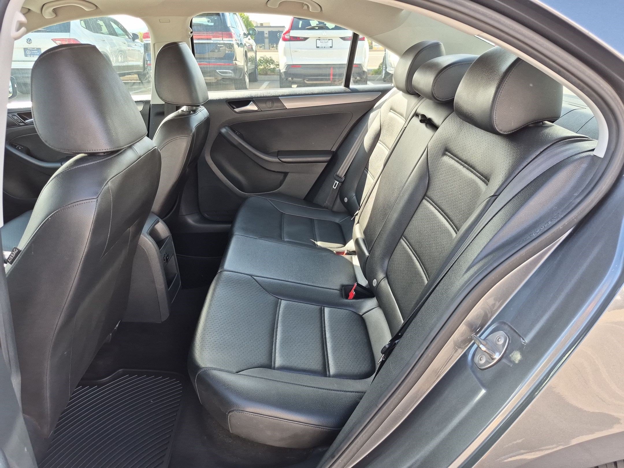 Used 2015 Platinum Gray Metallic Volkswagen 2.0L TDI SE w/Connectivity image 26