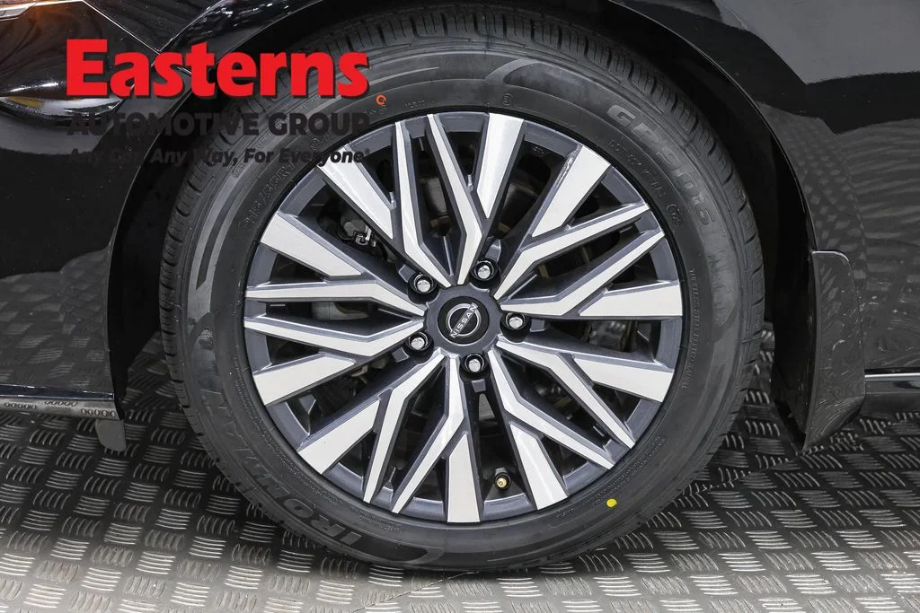 Used 2023 Black Nissan 2.5 SV image 32
