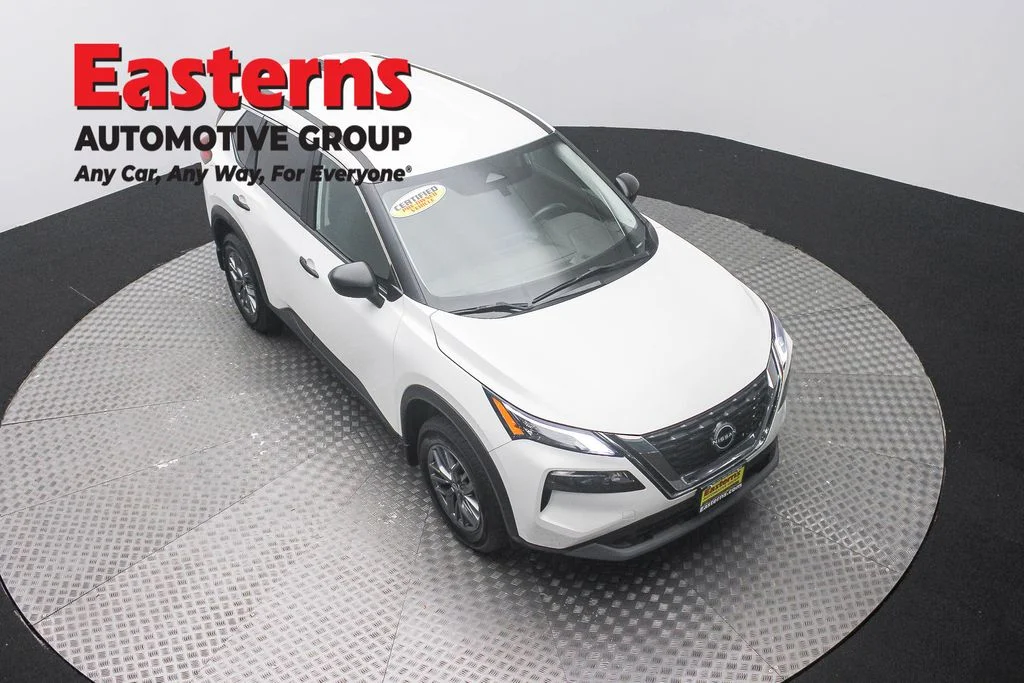 Used 2023 White Nissan S image 3