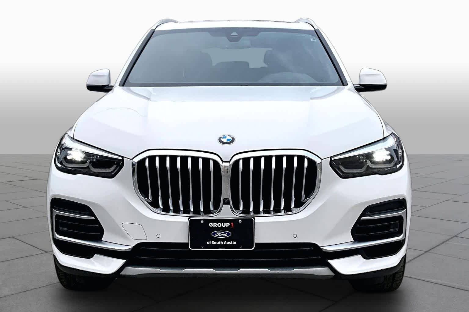 Used 2023 Alpine White BMW sDrive40i image 4