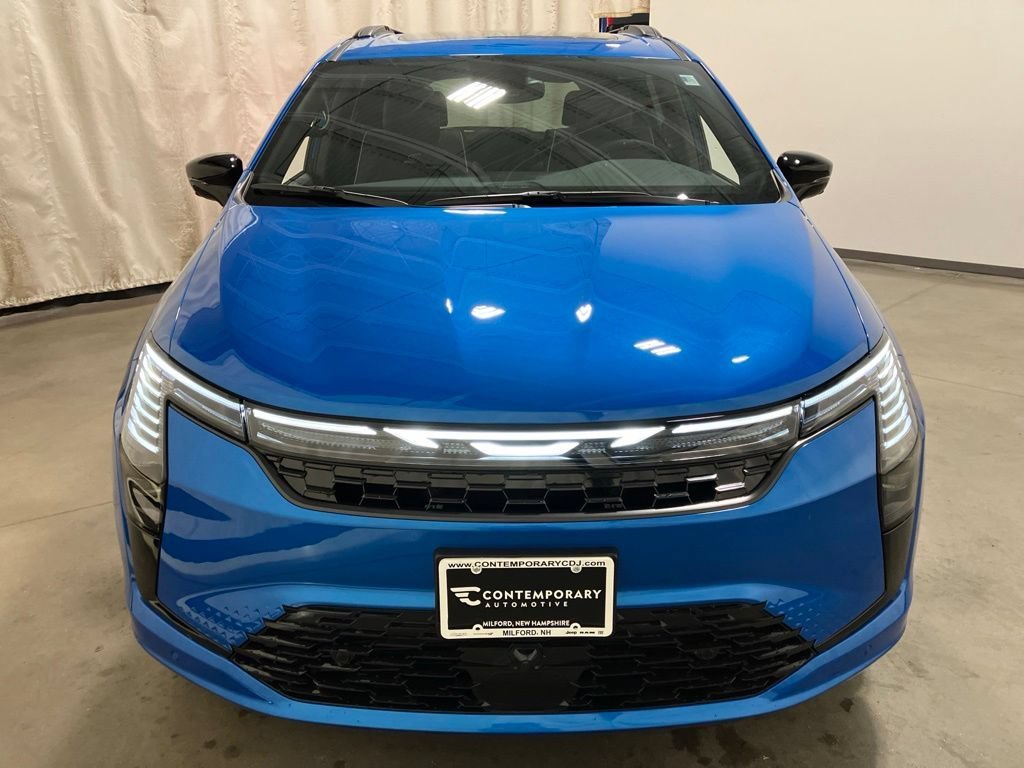 New 2027 Hydro Blue Pearl-Coat Exterior Paint Chrysler Limited image 25