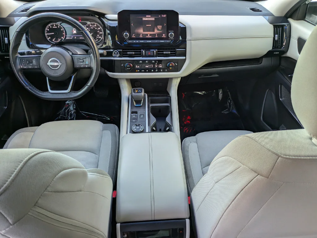 Used 2022 Gray Nissan SV image 13