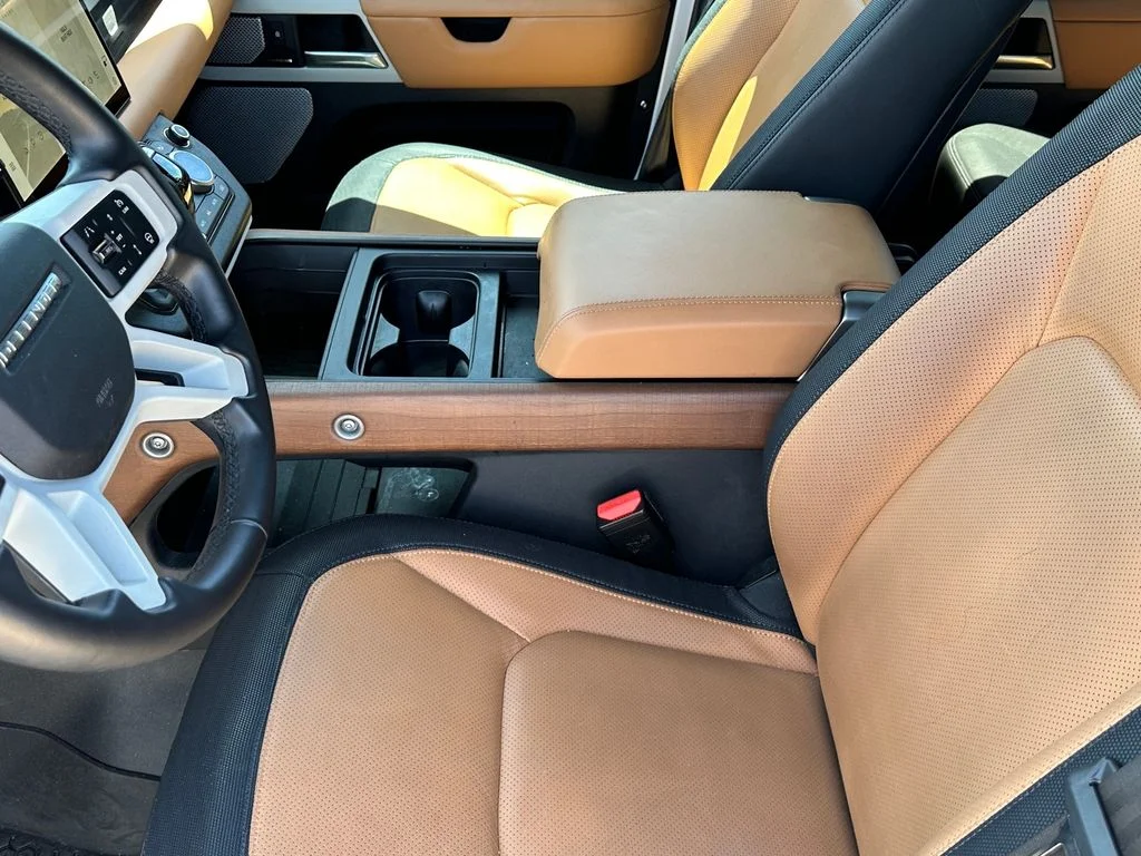 Used 2024 Blue Land Rover X-Dynamic SE image 9