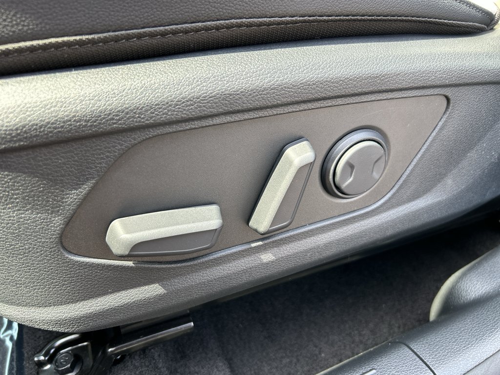 New 2027 Fusion Black Kia EX image 18