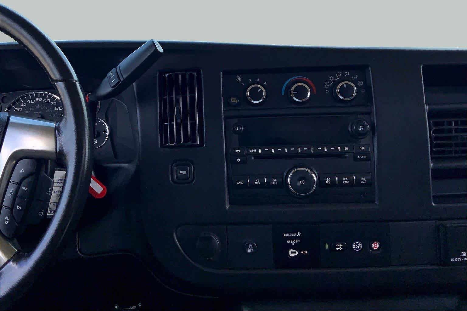 Pre-Owned 2018 Chevrolet Express Passenger LT
