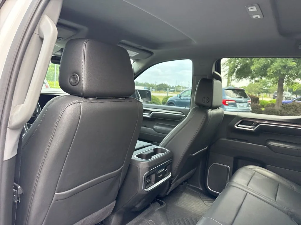 Used 2022 Iridescent Pearl Tricoat Chevrolet LTZ image 14