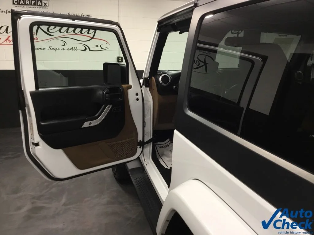 Used 2016 White Jeep Sahara image 23