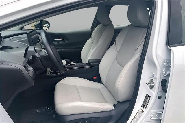 Certified Used 2025 WIND CHILL PEARL Toyota  image 8