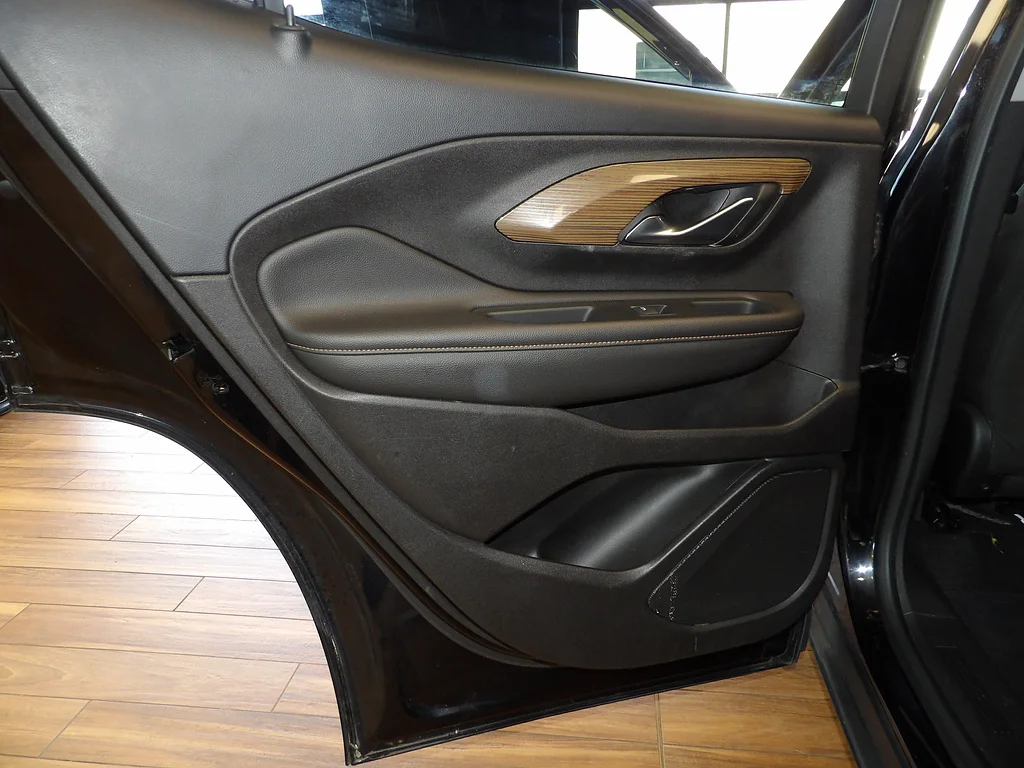 Used 2018 Ebony Twilight Metallic GMC SLE image 22