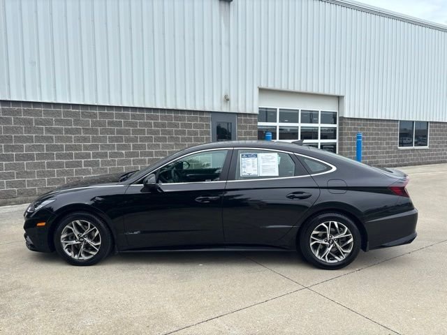 Used 2022 Phantom Black Hyundai SEL image 9