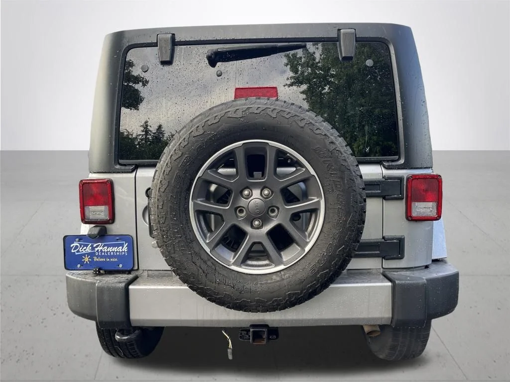 Used 2018 Silver Jeep Unlimited Sahara image 6