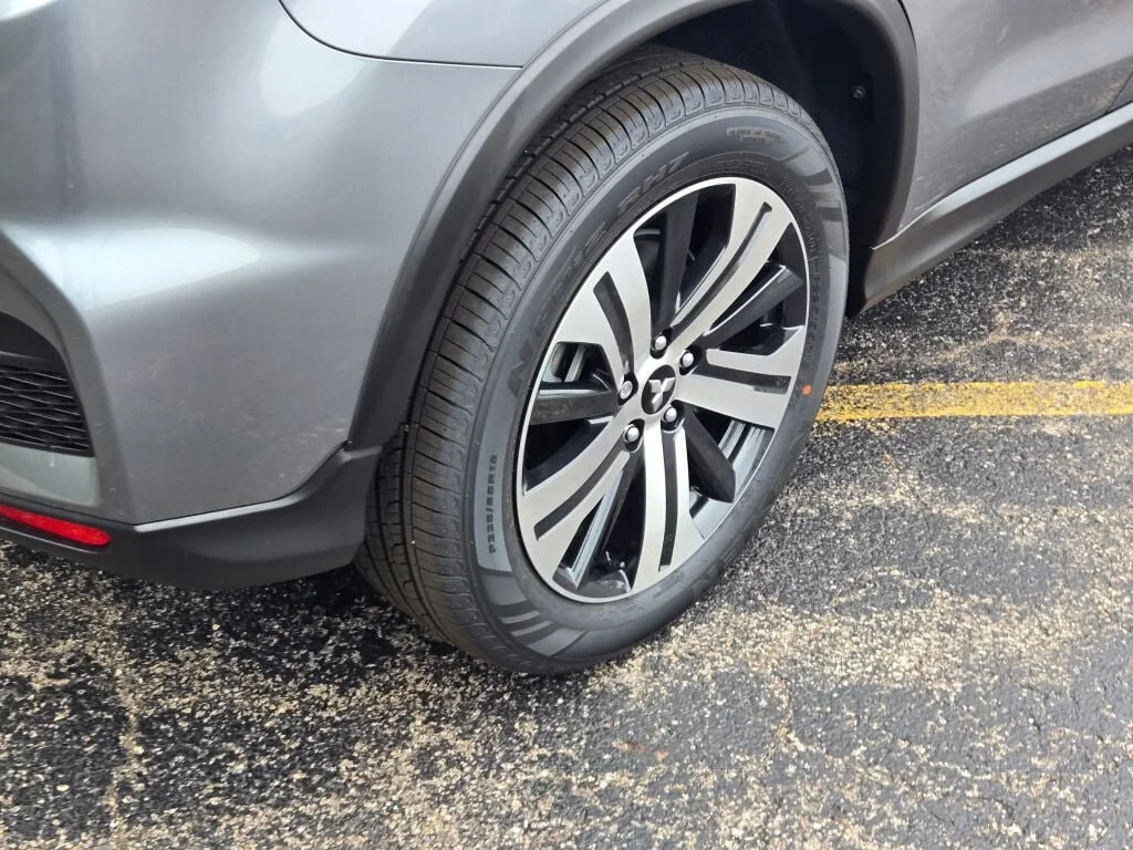 New 2027 Gray Mitsubishi 2.0 ES AWC image 9