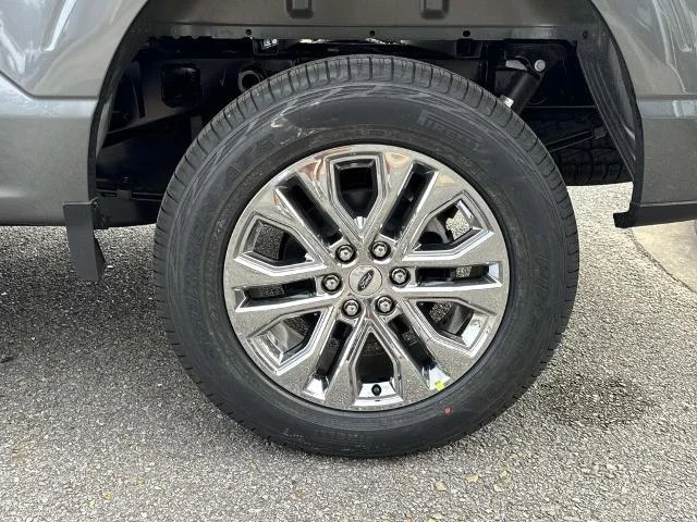 New 2026 Carbonized Gray Metallic Ford XLT image 15