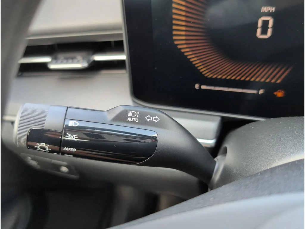 2025 Kia K5 LXS - Photo 25