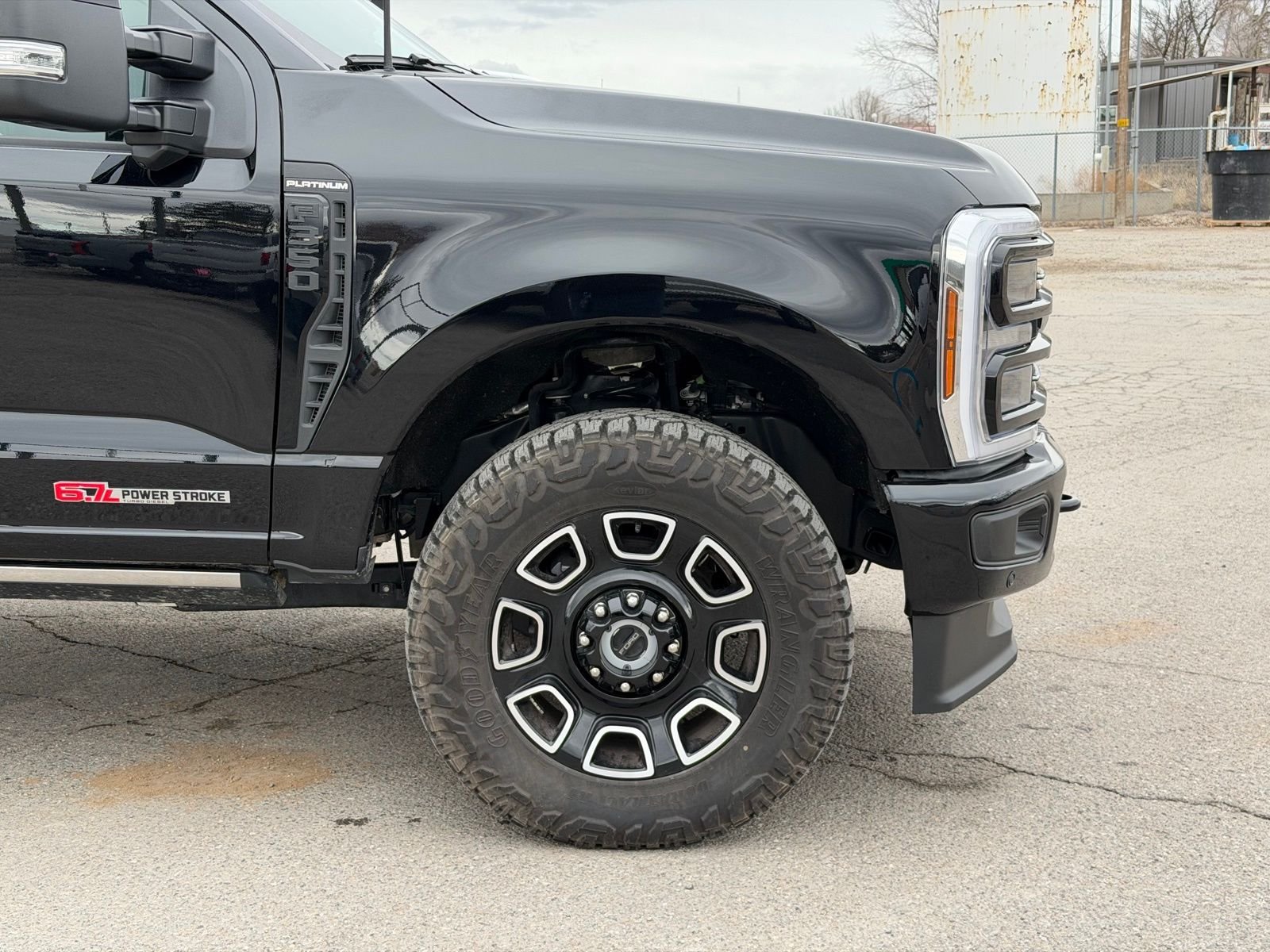 View vehicle photo 4