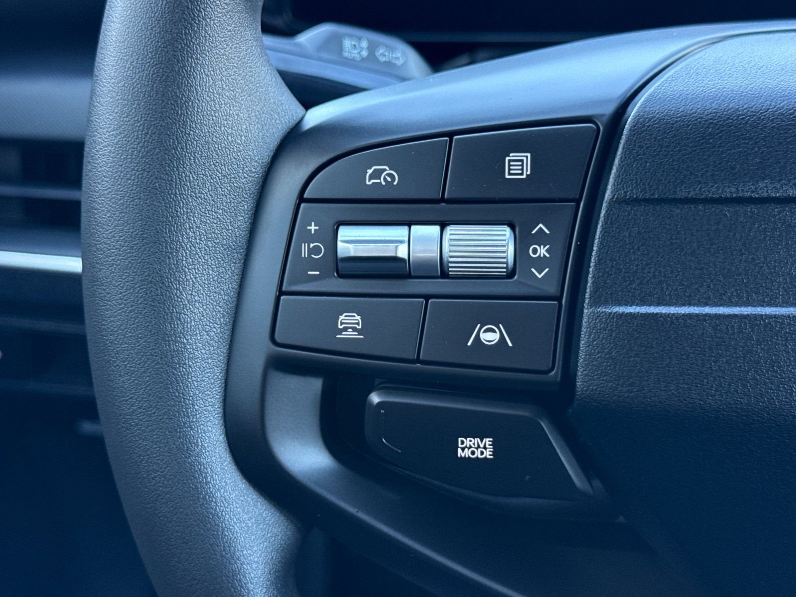 New 2026 Snow White Pearl Kia LXS image 22