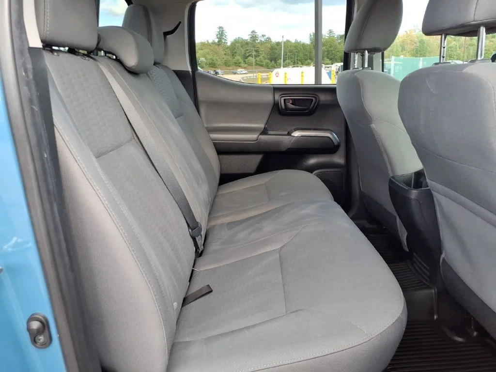 Used 2019 Blue Toyota SR5 image 10