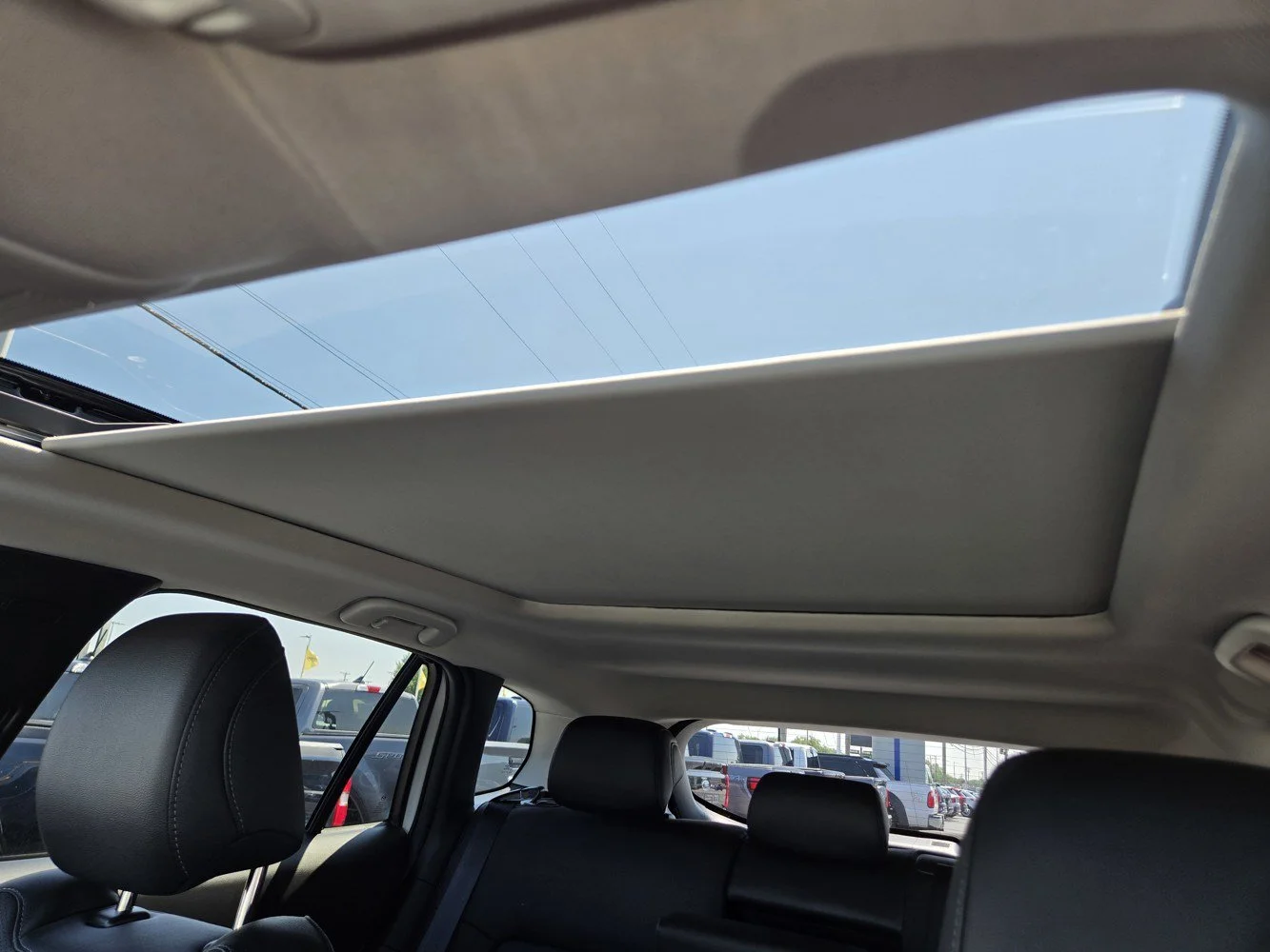 Used 2025 Wind Chill Pearl Mazda Premium Plus Package image 17
