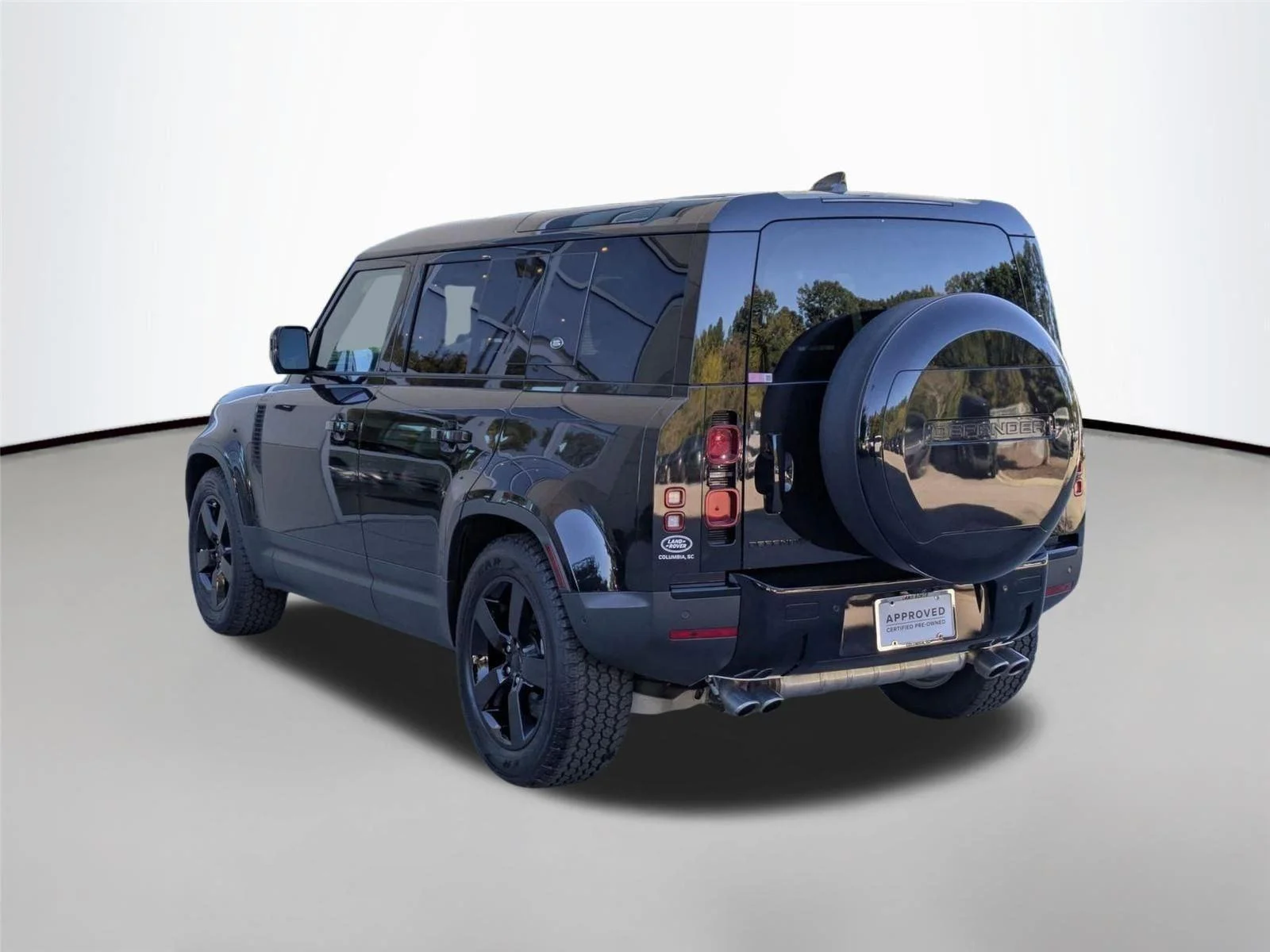 Used 2024 Santorini Black Metallic Land Rover SE image 7