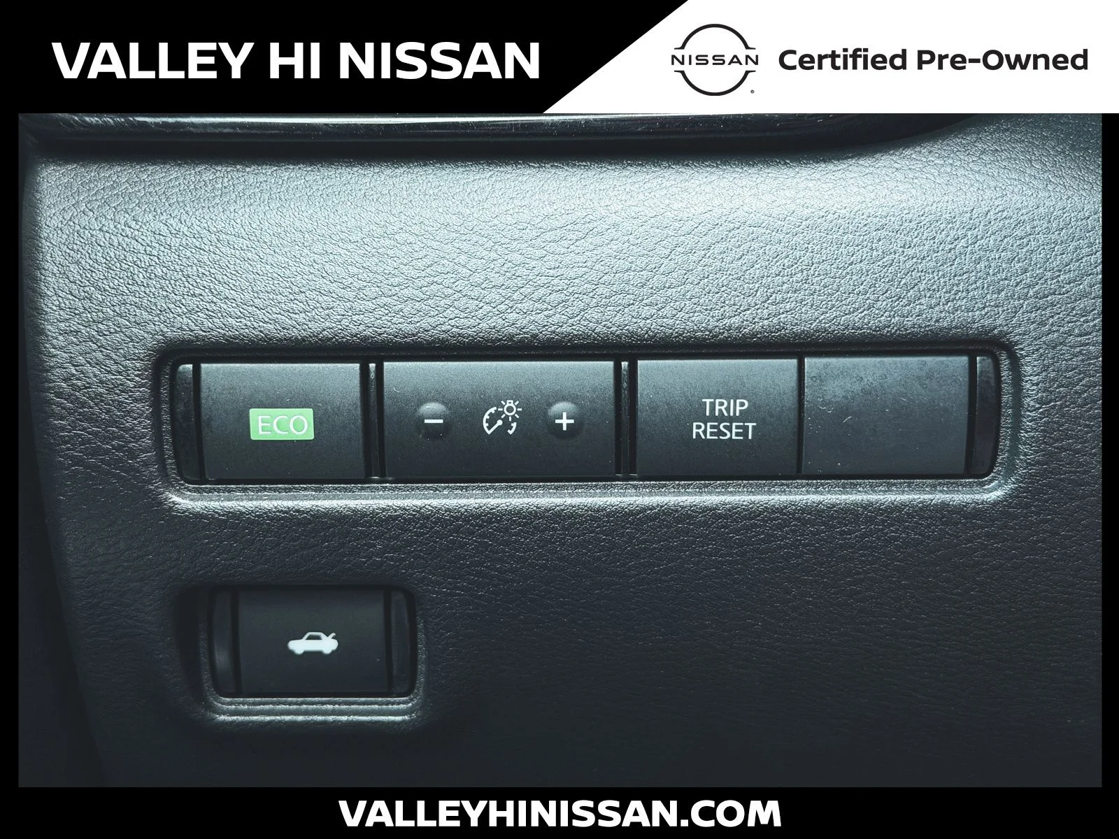 Used 2025 Gray Nissan SR image 29