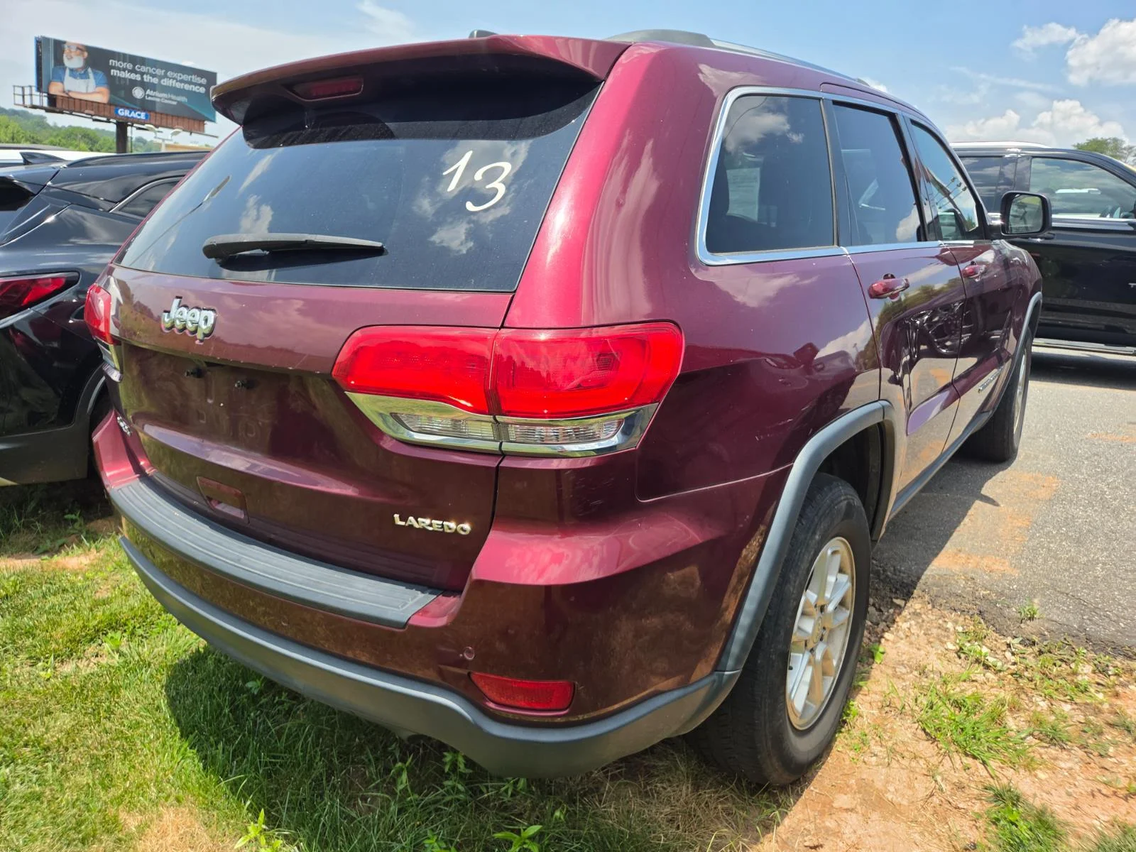 Used 2018 Red Jeep Laredo E image 5