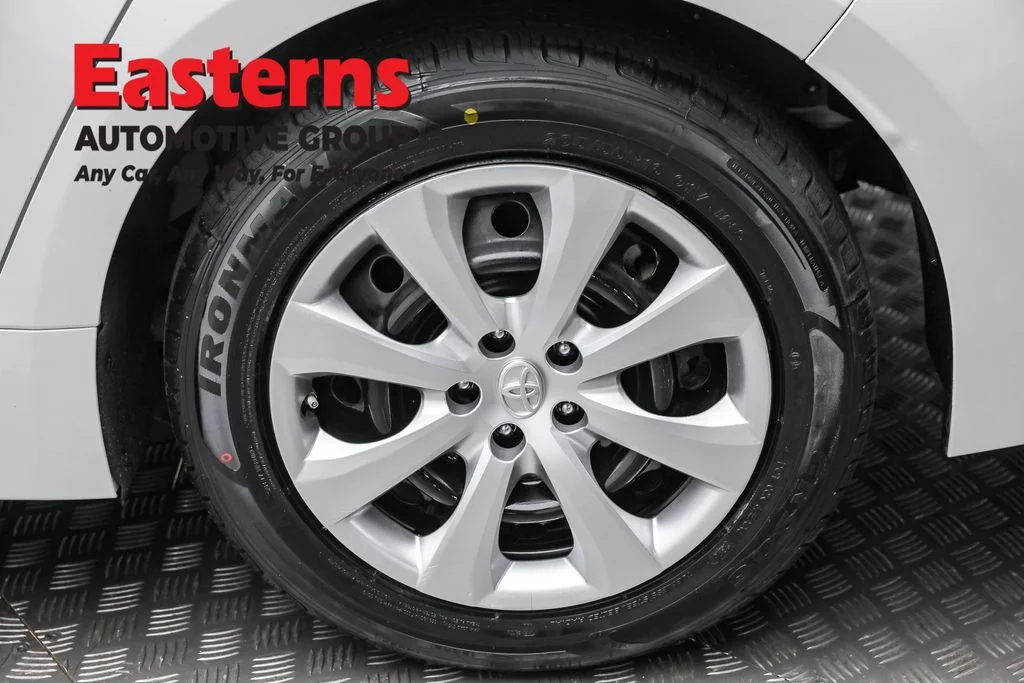 Used 2022 White Toyota LE image 8