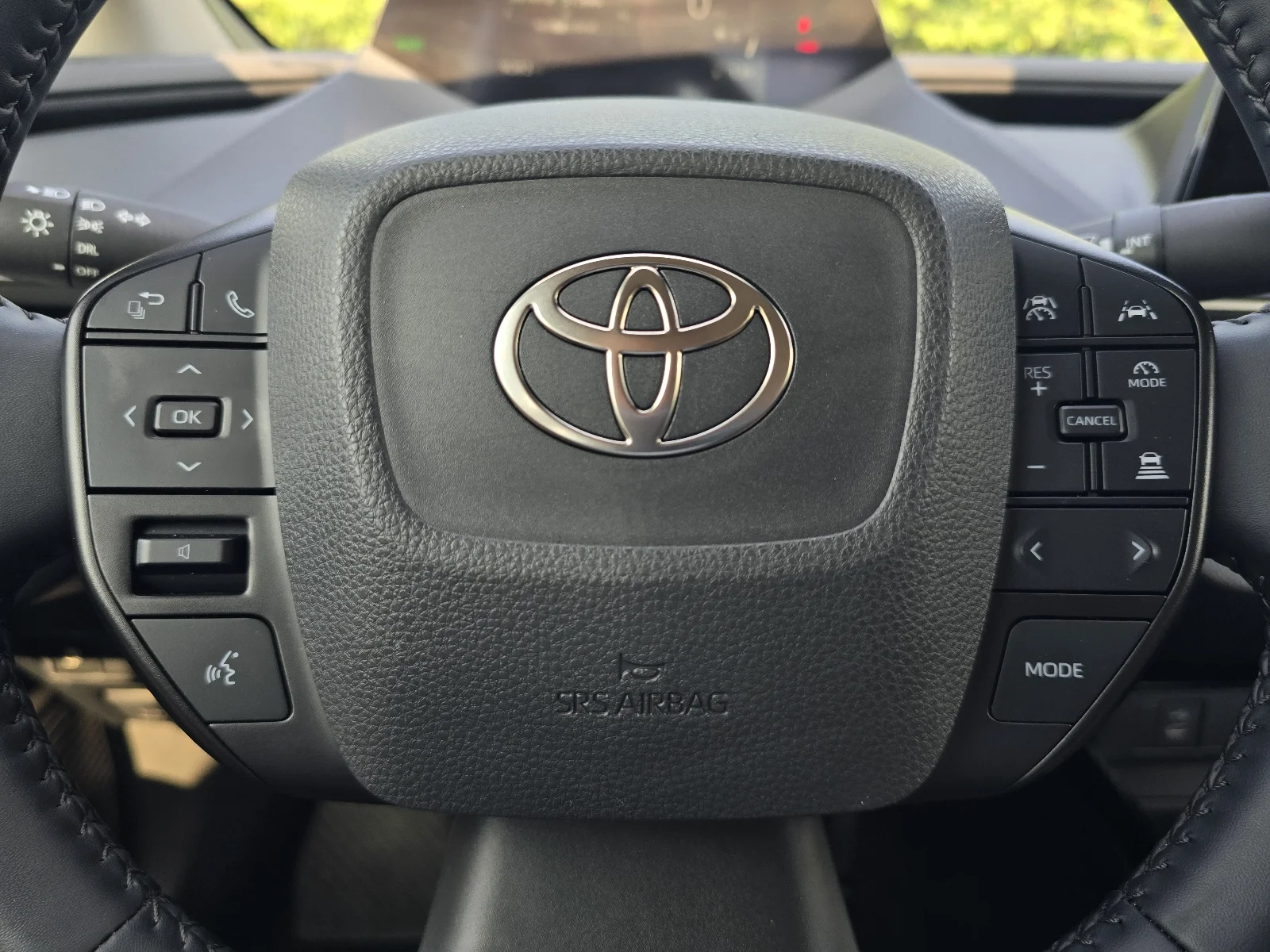 2025 Toyota Prius LE - Photo 24