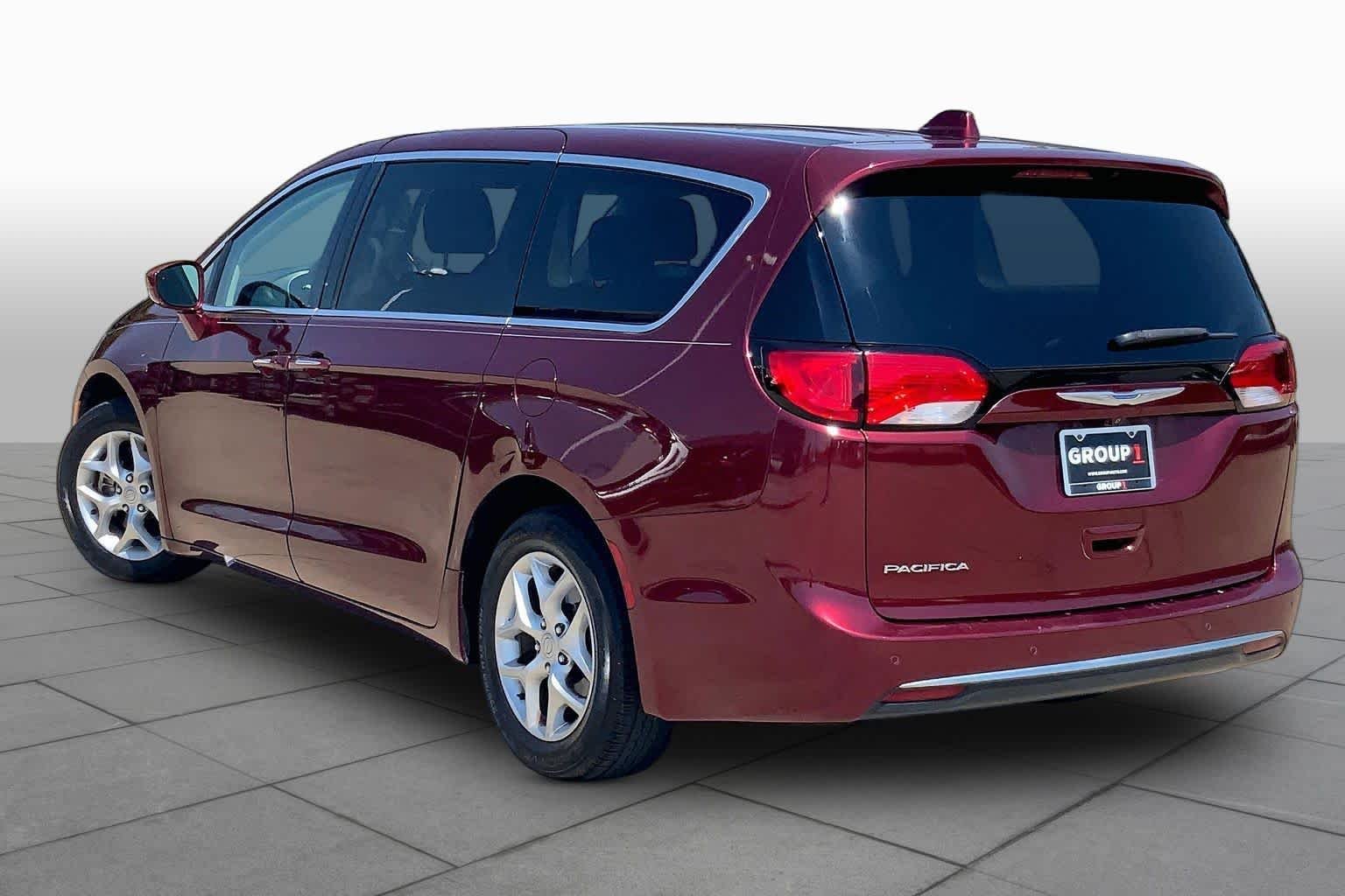 Used 2018 Velvet Red Pearl Coat Chrysler Touring Plus image 11