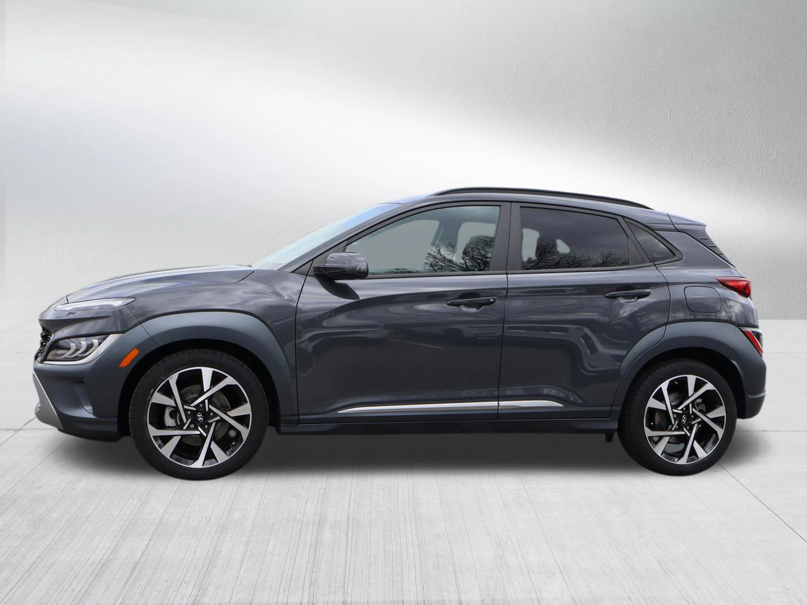 Used 2023 Ecotronic Gray Hyundai Limited image 4
