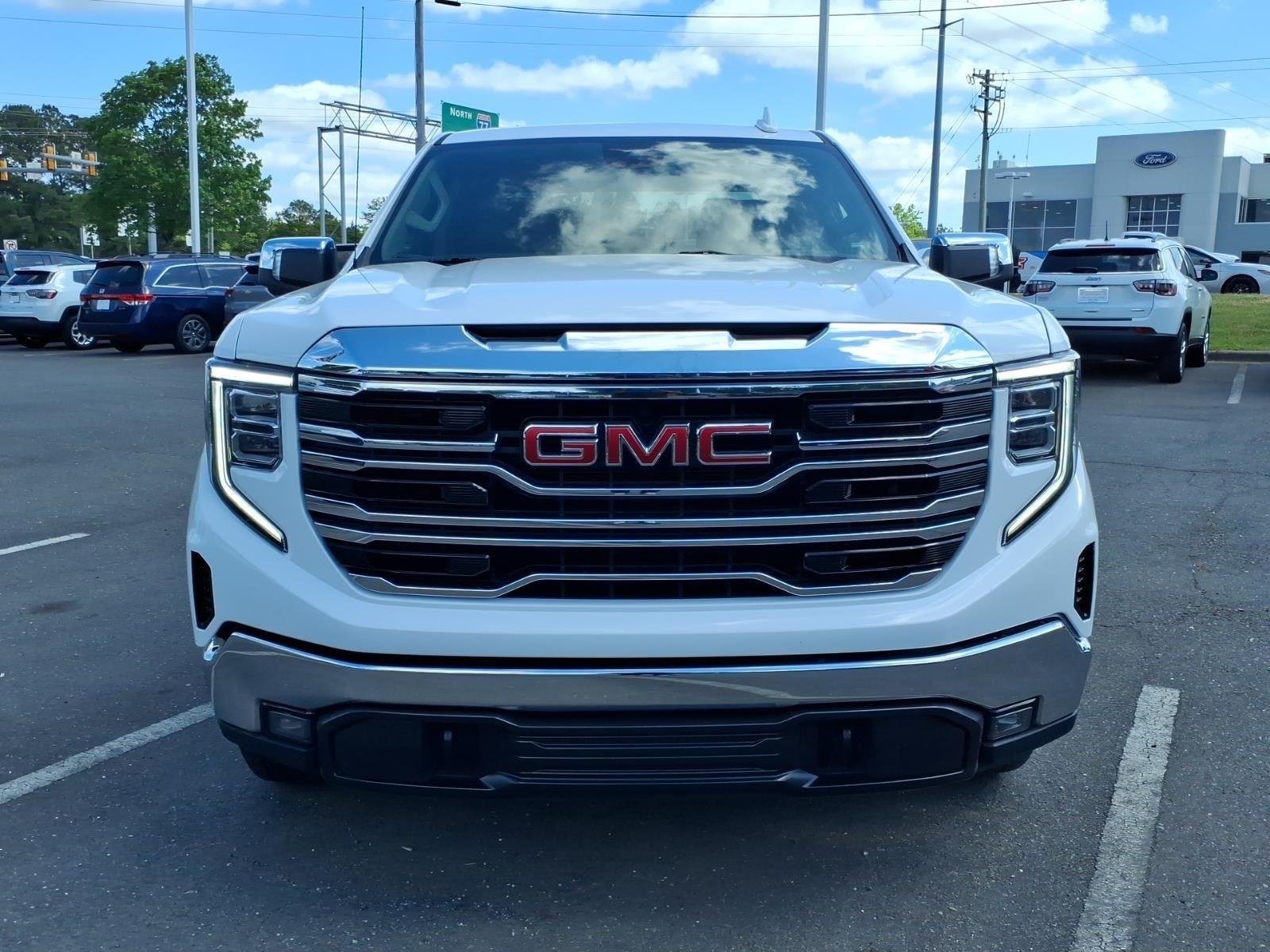 Used 2025 Summit White GMC SLT image 13