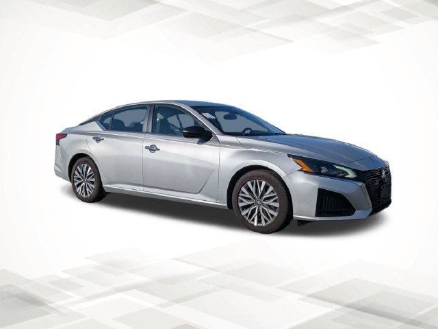 Used 2024 Silver Nissan 2.5 SV image 2