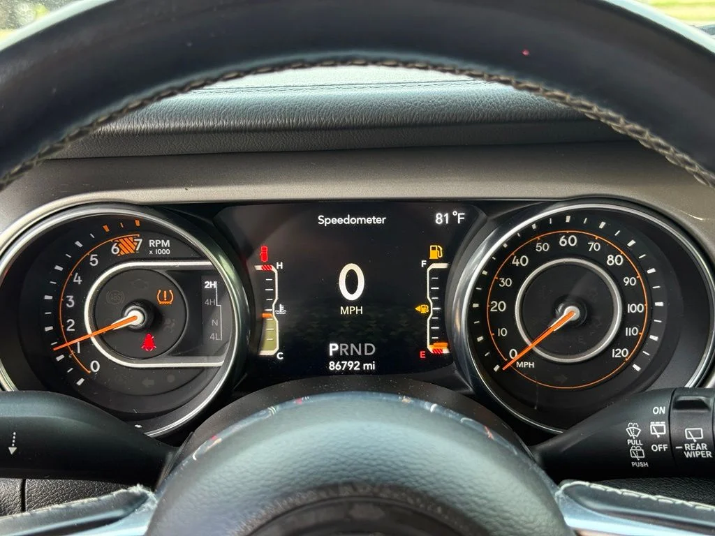 Used 2020 Silver Jeep Unlimited Sahara image 17
