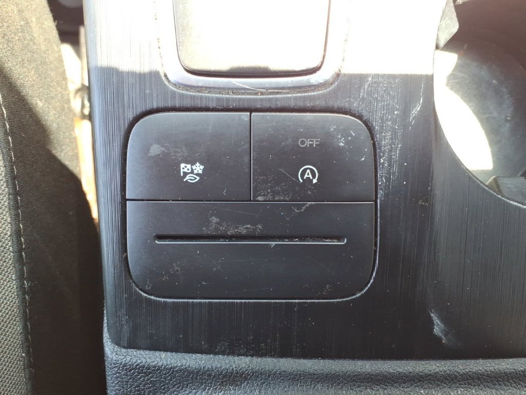 Used 2022 Silver Metallic Ford SE image 14