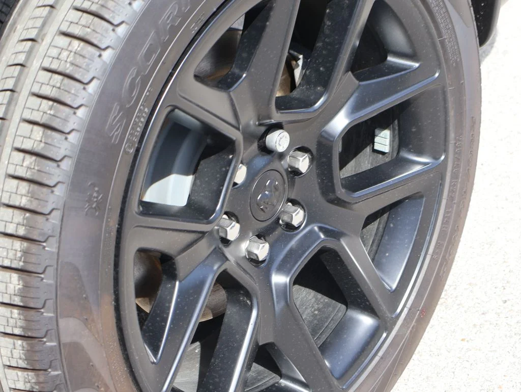 New 2026 Diamond Black Crystal Pearl-Coat Exterior Paint RAM Laramie image 41