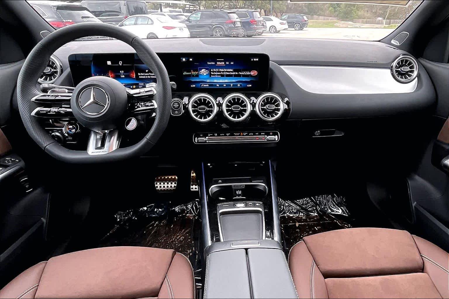 New 2026 MANUFAKTUR Patagonia Red Metallic Mercedes-Benz AMG® GLA 35 4MATIC® SUV image 7