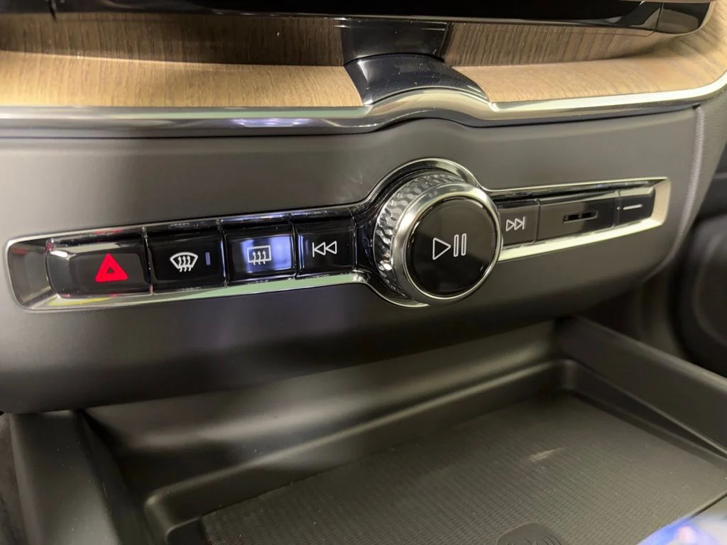 2026 Volvo XC60 Plus - Photo 31