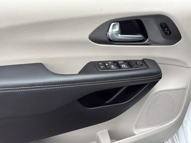 Used 2024 White Chrysler Touring L image 34