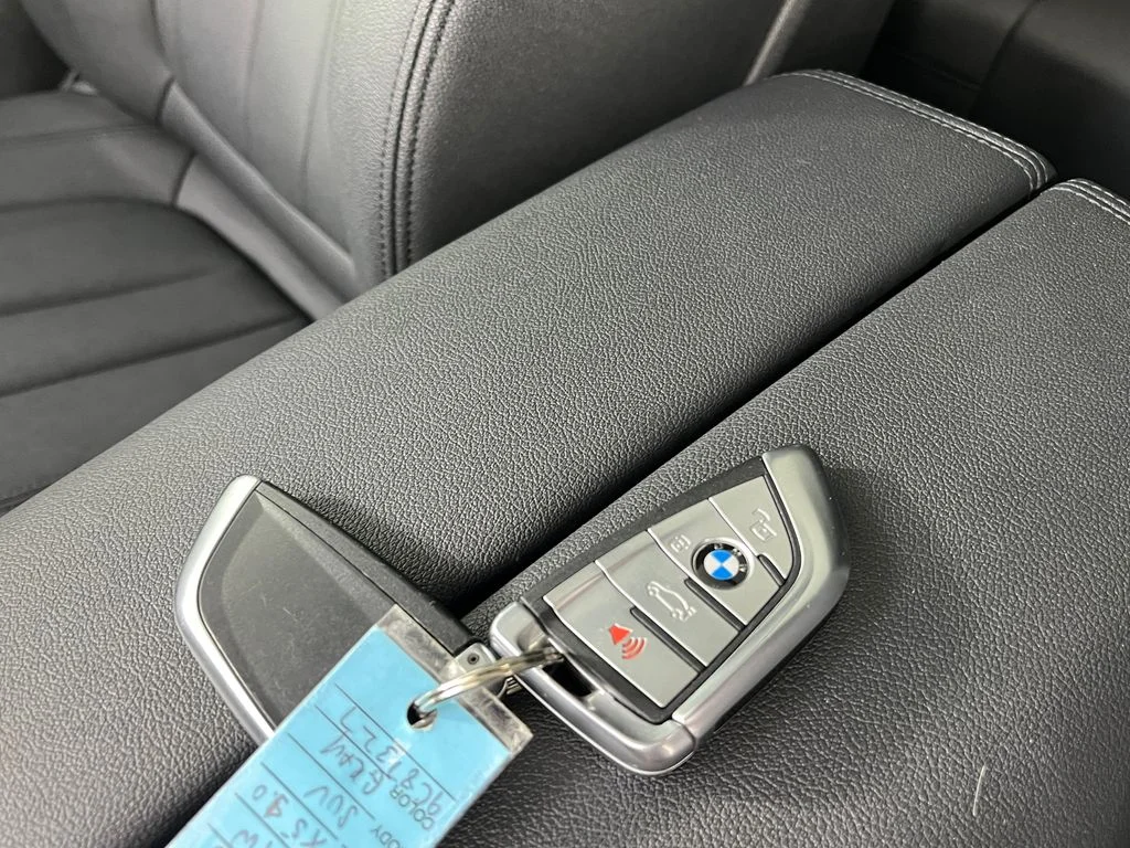 Used 2020 Gray BMW xDrive40i image 31