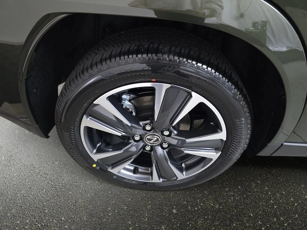 New 2026 Green Lexus  image 30
