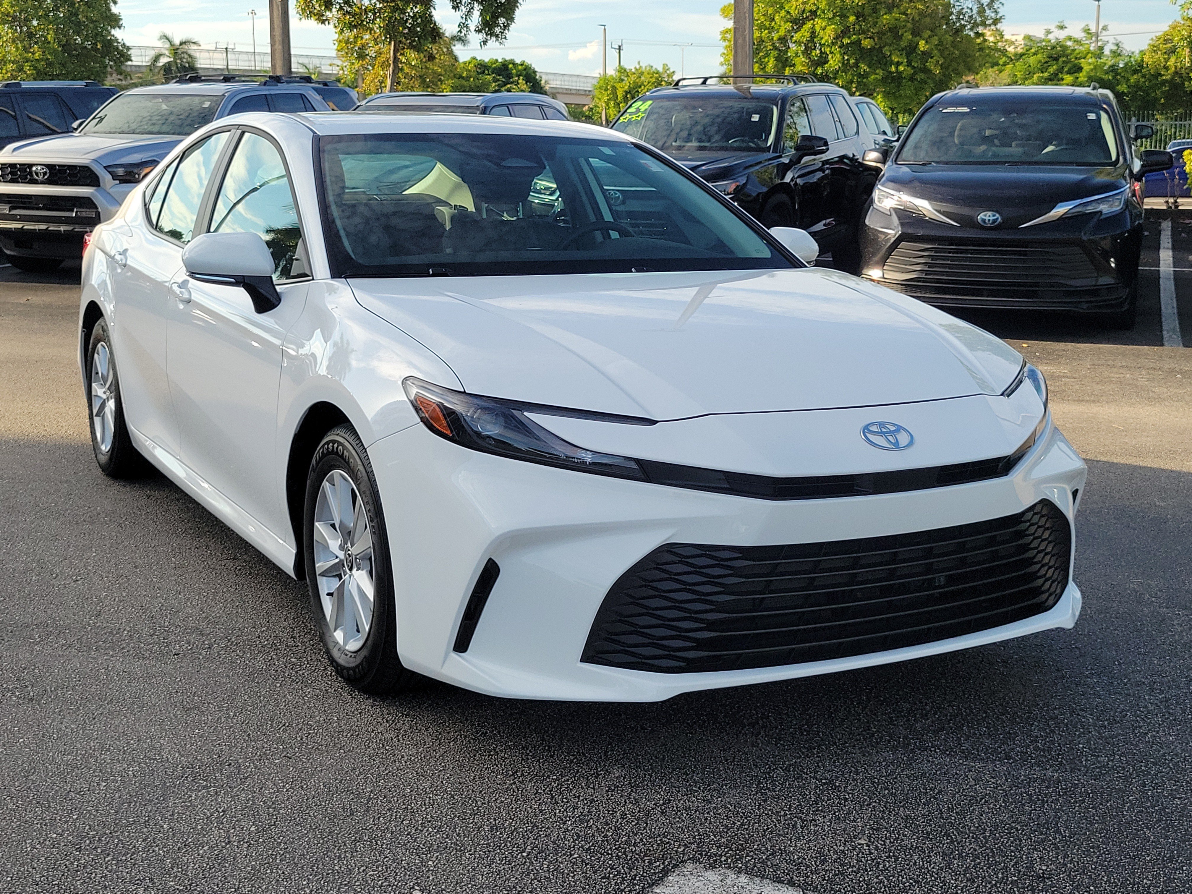 Used 2025 Ice Toyota LE image 3