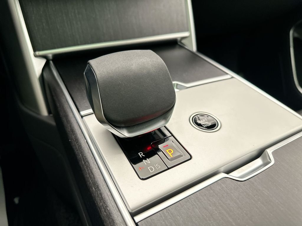 New 2026 Carpathian Grey Land Rover SE image 12
