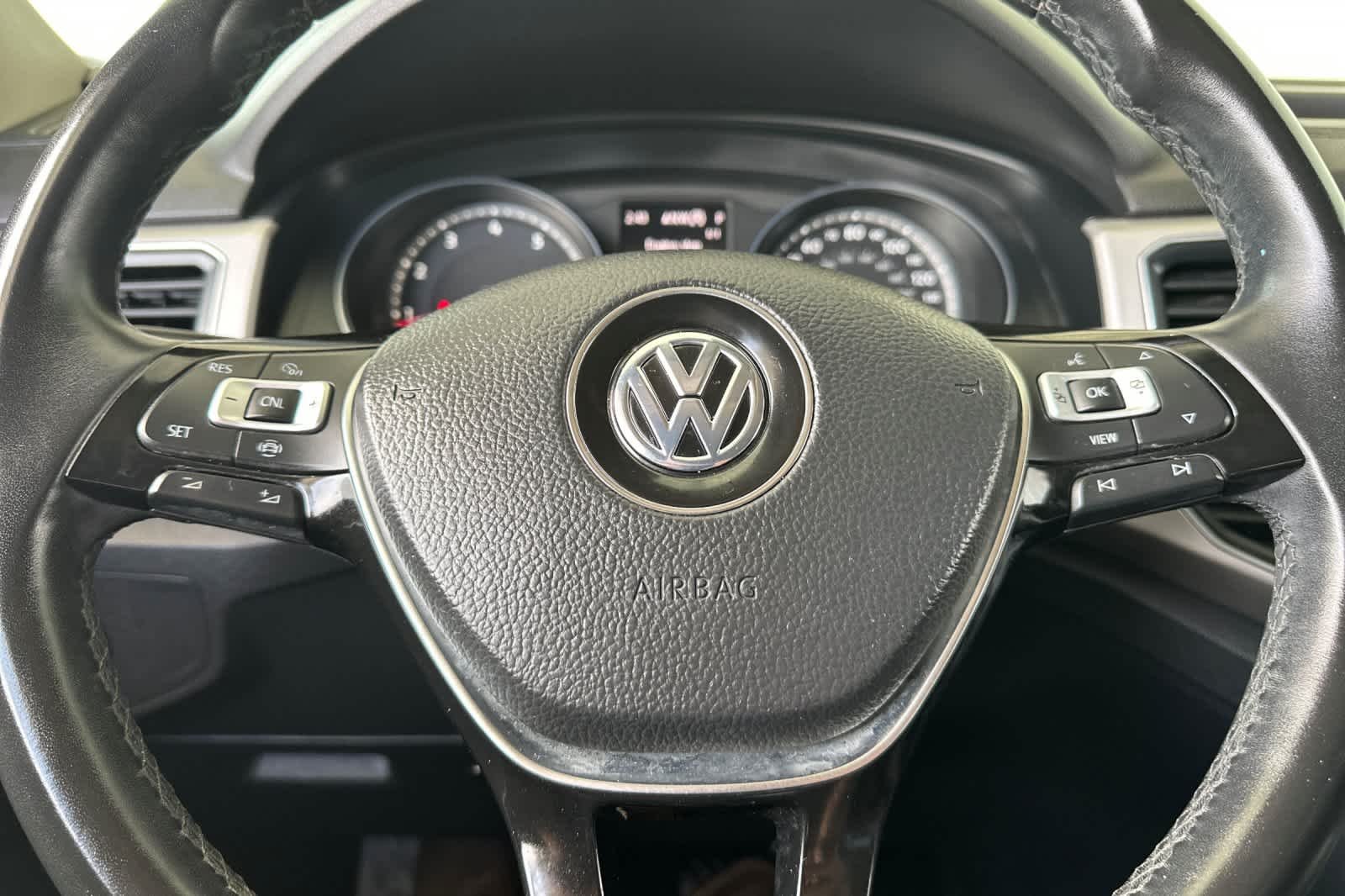 Used 2019 Pure White Volkswagen 2.0T SE image 22