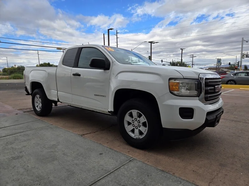 Used 2016 Summit White GMC 2WD image 4