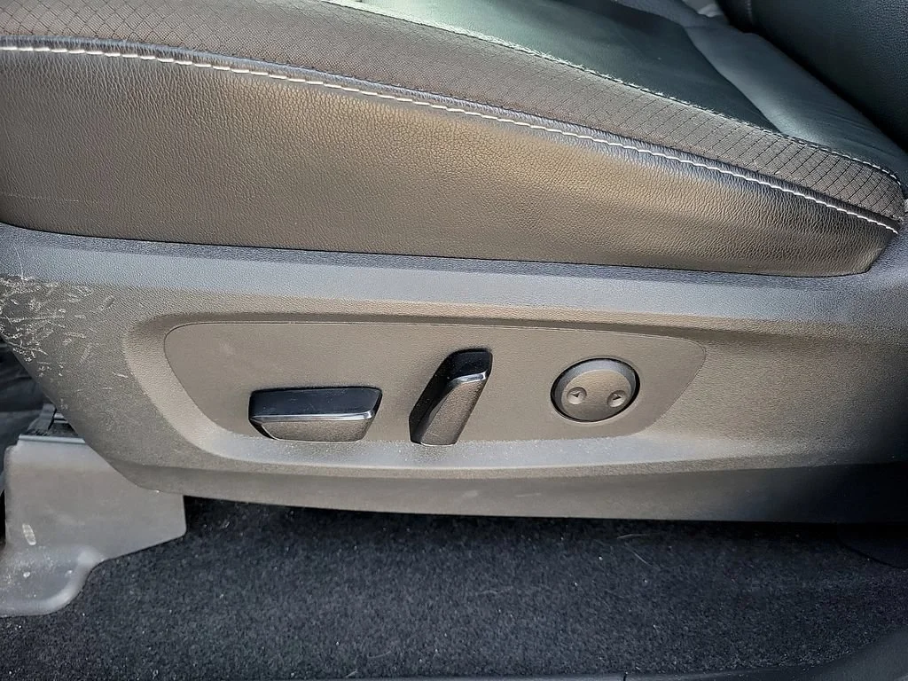 Used 2022  Nissan SL image 20