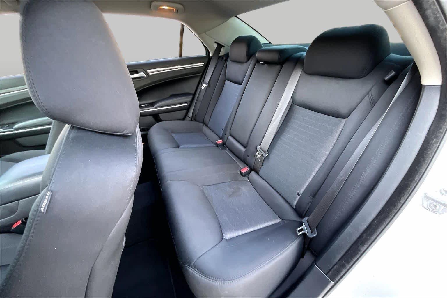 Used 2021 Bright White Clearcoat Chrysler Touring image 18