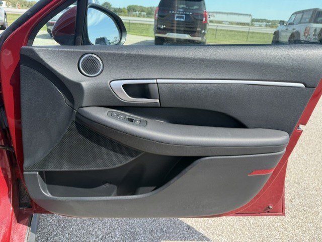 Certified Used 2025 Red Hyundai SE image 27