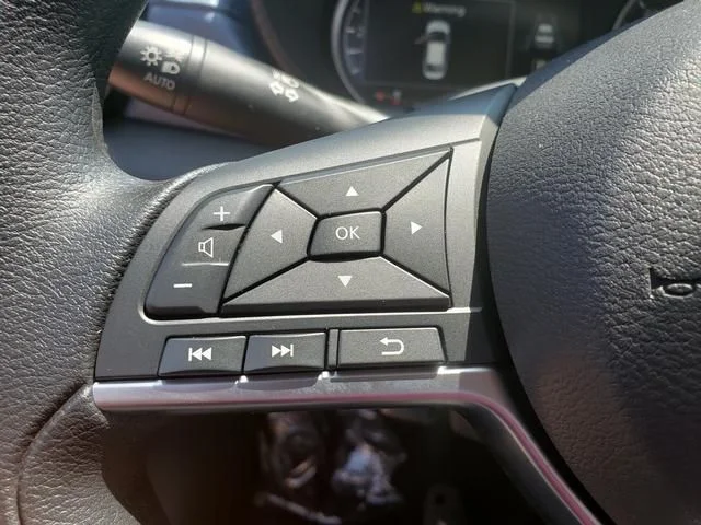 2025 Nissan Versa Sedan SV - Photo 17