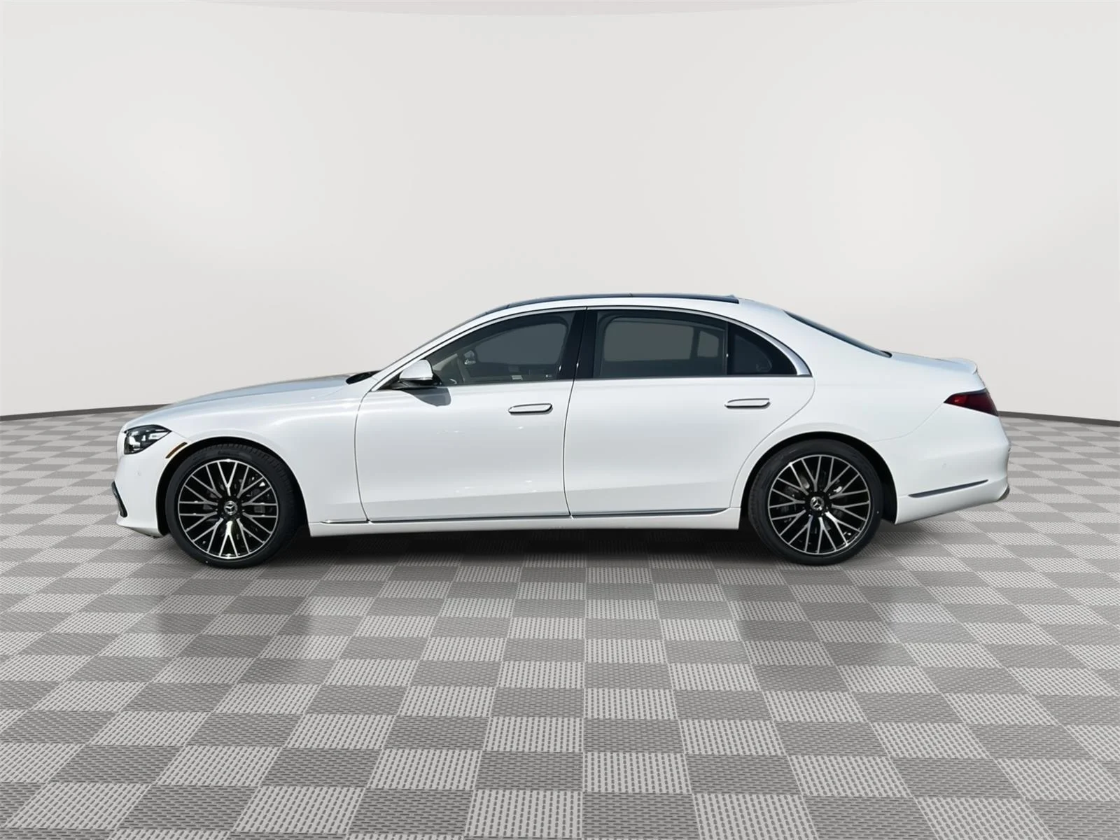 New 2026 MANUFAKTUR Moonlight White Metallic Mercedes-Benz S 580 image 6