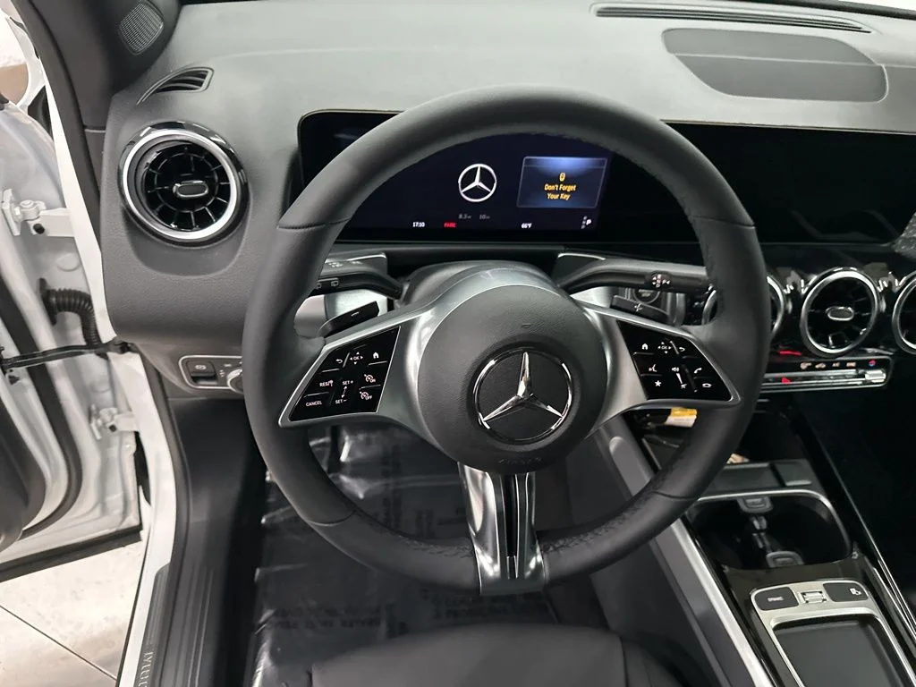 Used 2026 White Mercedes-Benz GLB 250 image 10